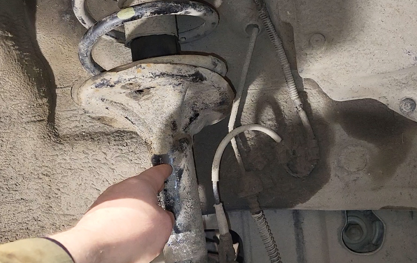 Стойка держит как новая: простой способ восстановить, не снимая с машины