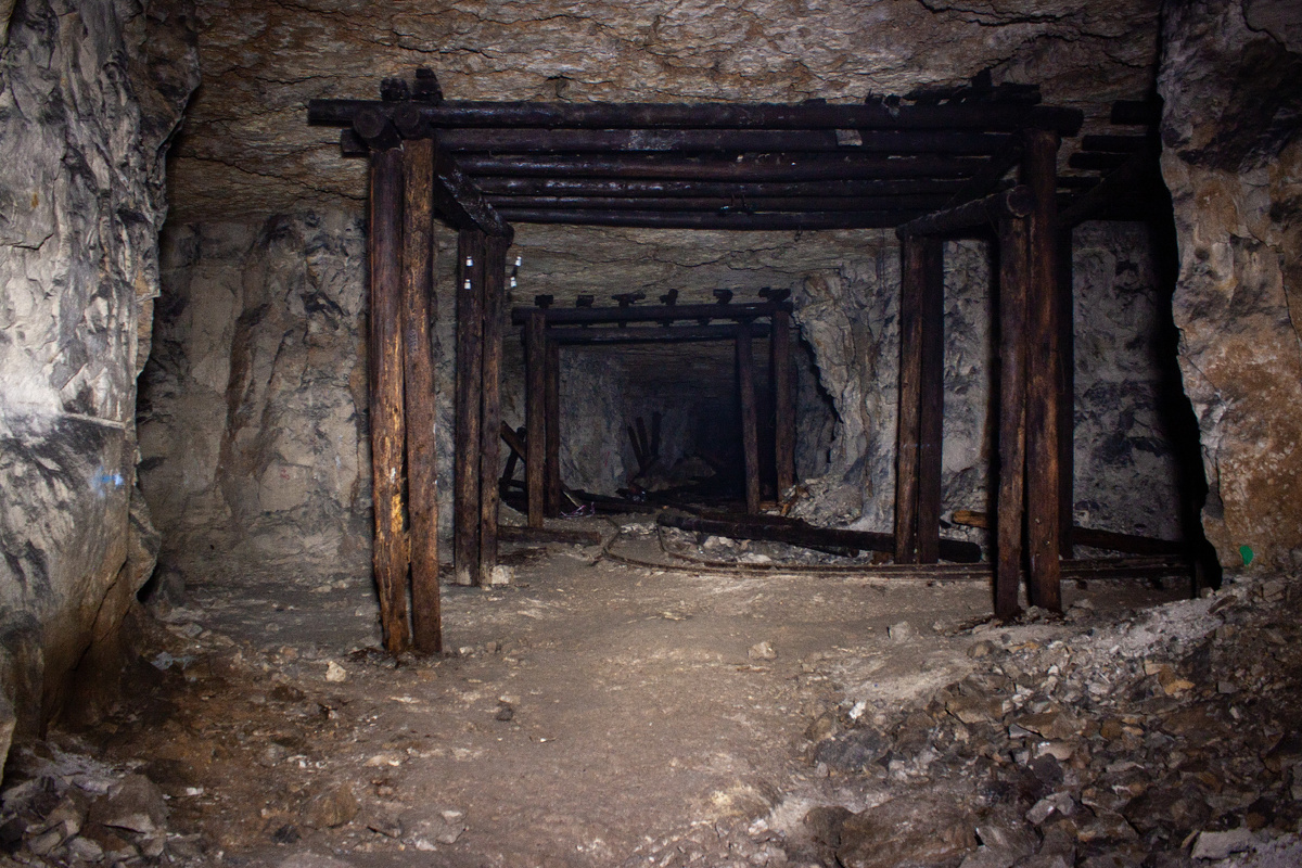 Деревянные крепи в штольнях