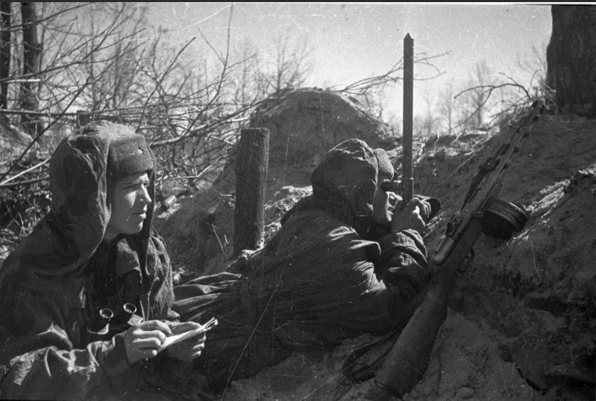 Наблюдатели с перископом "Разведчик"