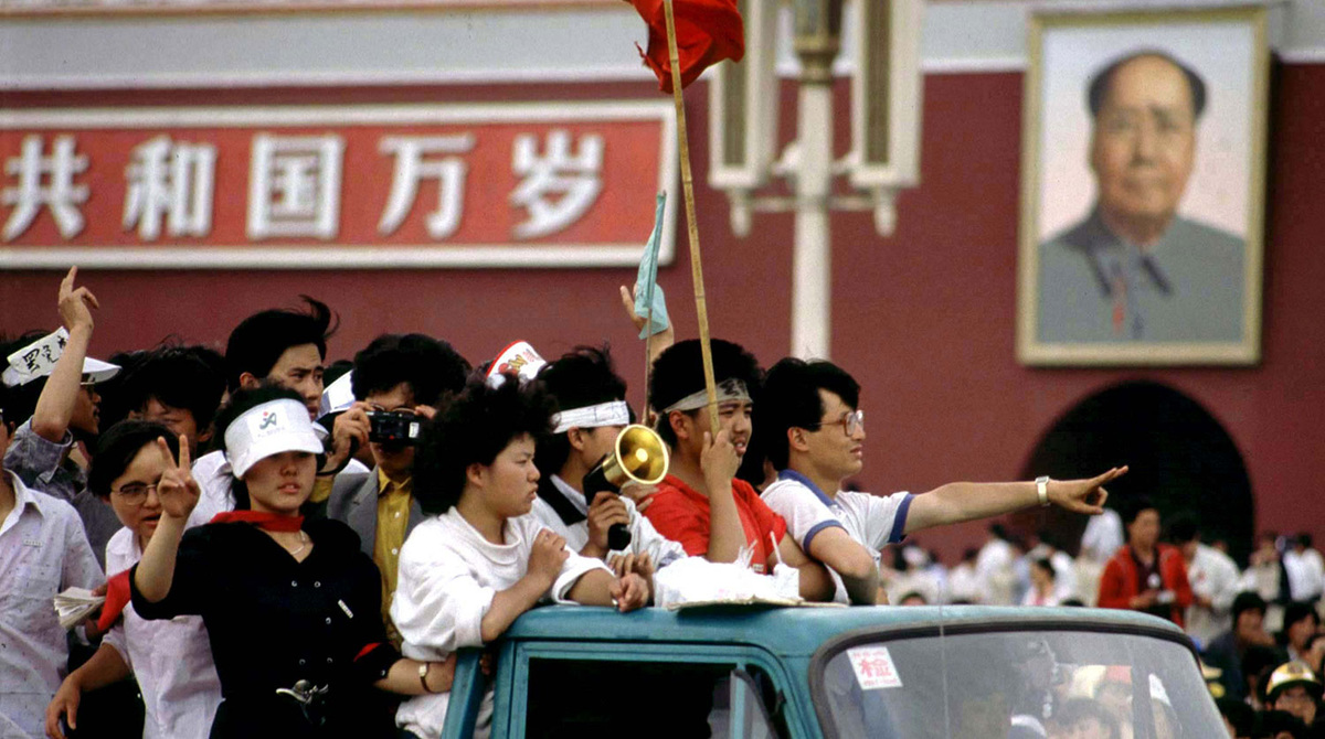 Протестующие на площади Тяньаньмэнь в Пекине, 4 июня 1989 года. Фото: Bobby Yip/Reuters