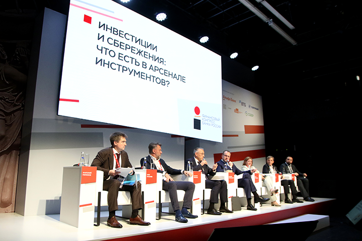 Отдельный удар — по инвестициям. Глава Министерства экономического развития уже признал, что в 2026 году инвестиции встанут на паузу. Фото: Ведяшкин Сергей/Агентство "Москва"