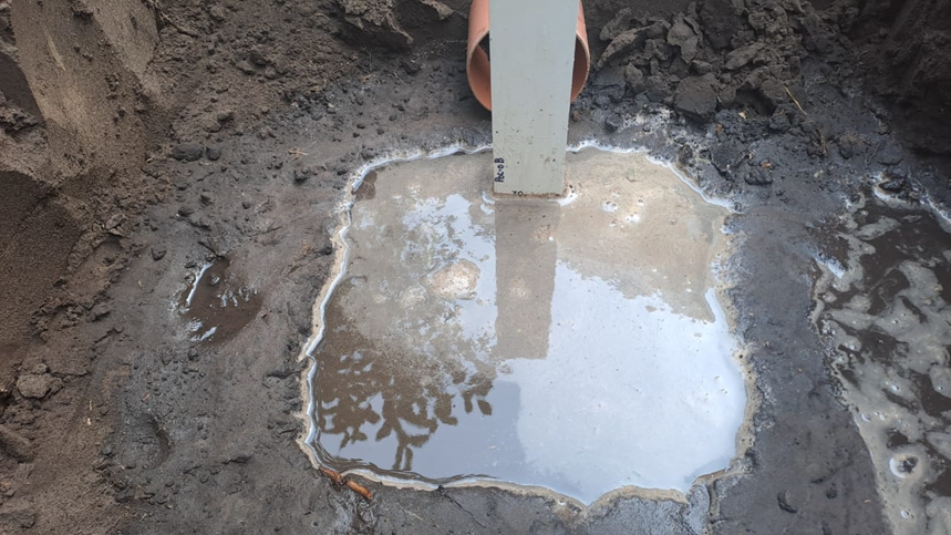 Фото 2.  Шурф заполненный водой