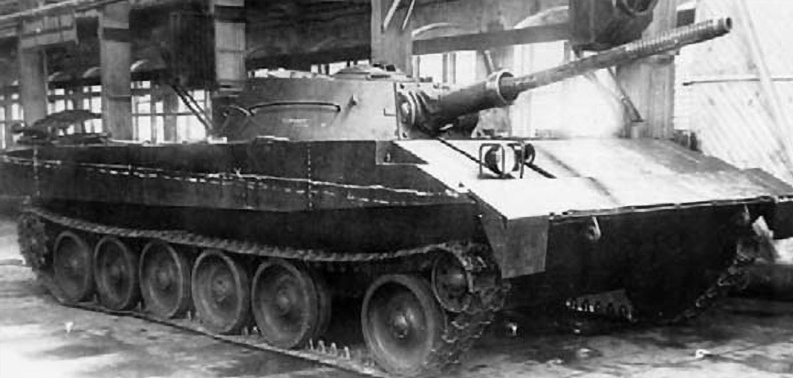 Первый послевоенный танк-амфибия Р-39 собственной персоной. Фотография в свободном доступе.