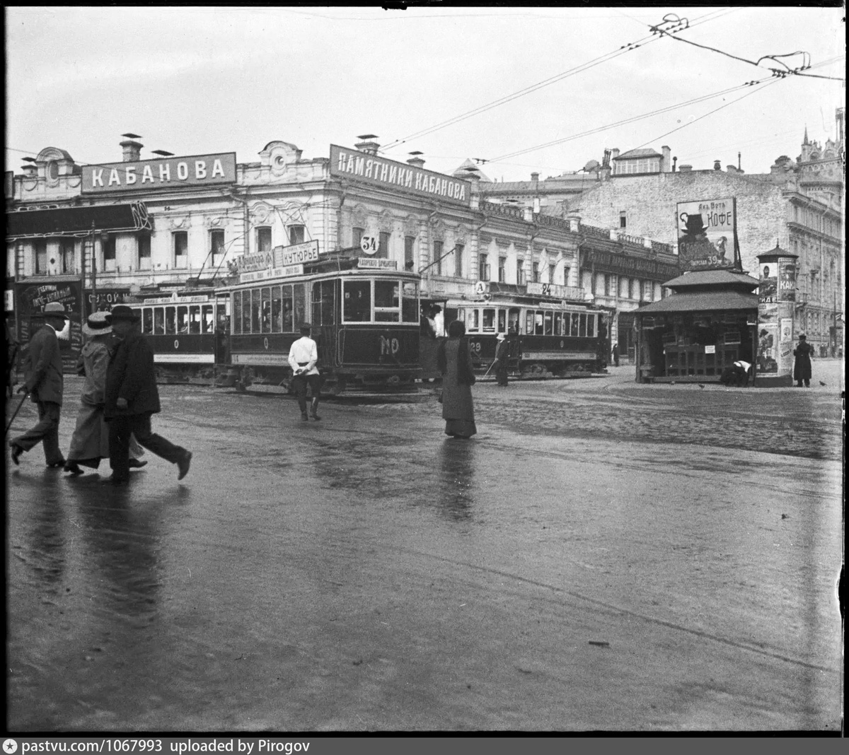Трамвай А на пересечении Бульварного кольца и Мясницкой улицы, 1912. Автор фото: А.А. Губарев. С сайта www.pastvu.com.