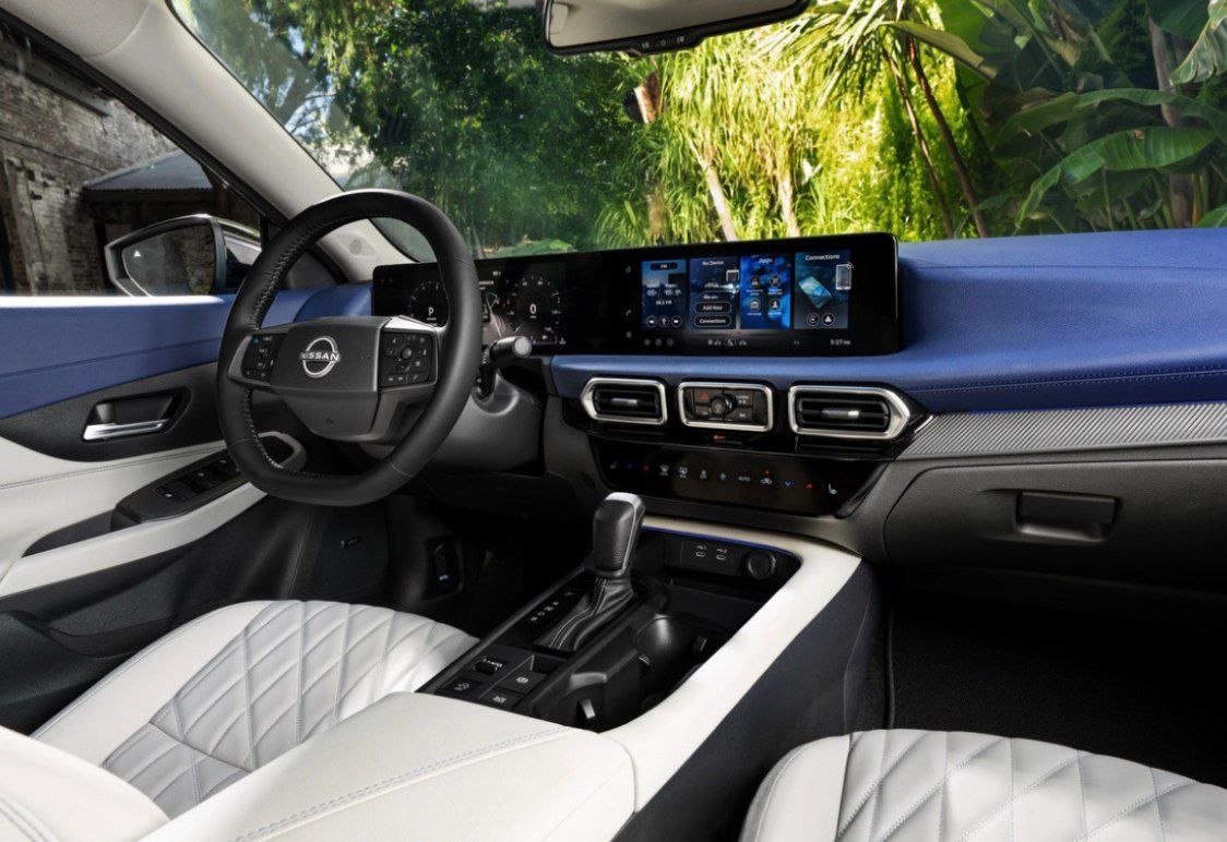 салон обновленного Nissan Sentra (вид спереди)