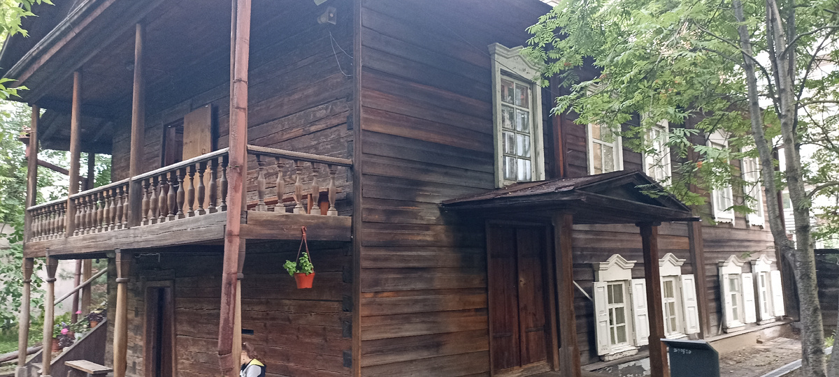 Из лиственицы