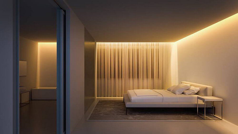 Парящий натяжной потолок 2025 года с адаптивной подсветкой в спальне