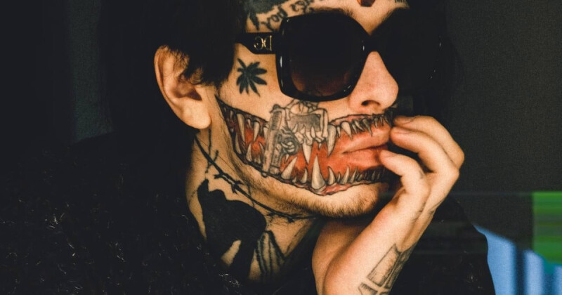 Максим Сергеевич Фисенко, известный как Кишлак — российский музыкальный исполнитель, музыкант и автор песен. 
Родился 14 декабря 1998 года в Североморске, Мурманская область. 