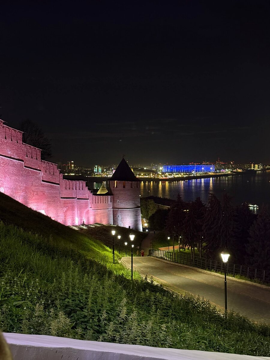Вид со смотровой в разные поездки →