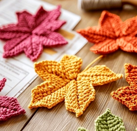 Осенние листья крючком: идеи для вдохновения и схемы вязания