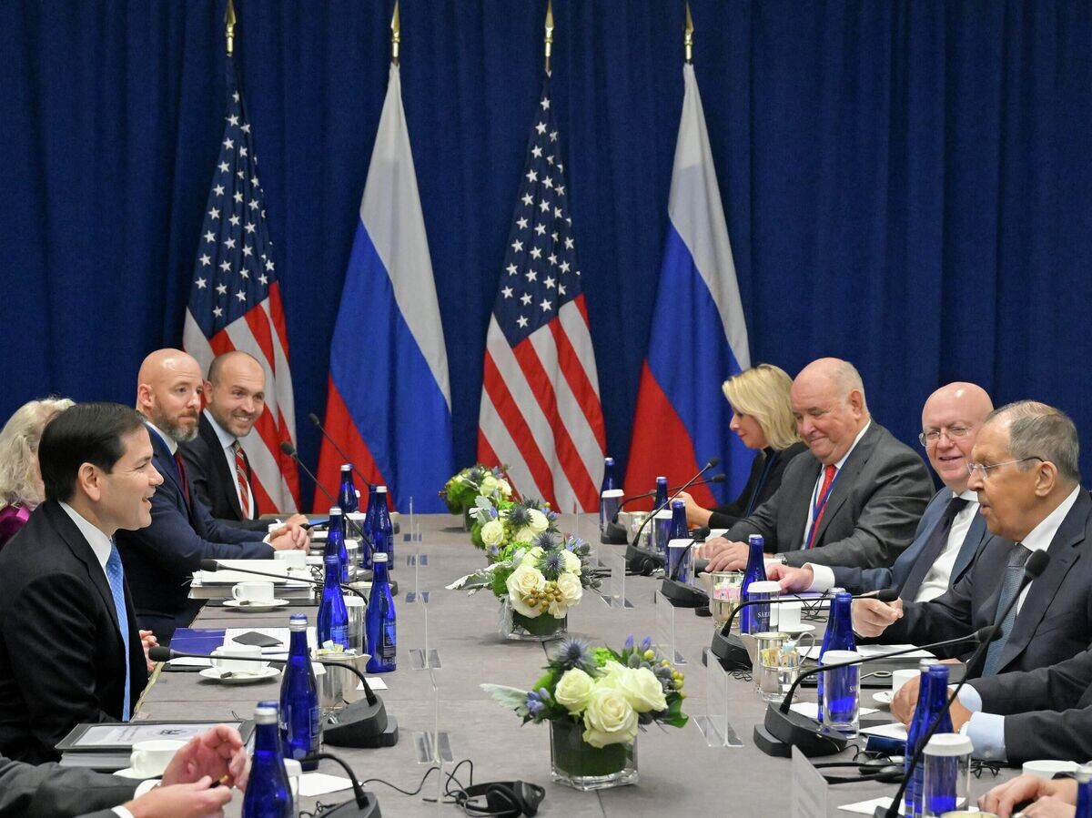    Министр иностранных дел РФ Сергей Лавров и госсекретарь США Марко Рубио во время встречи в Нью-Йорке© РИА Новости / Сергей Гунеев
