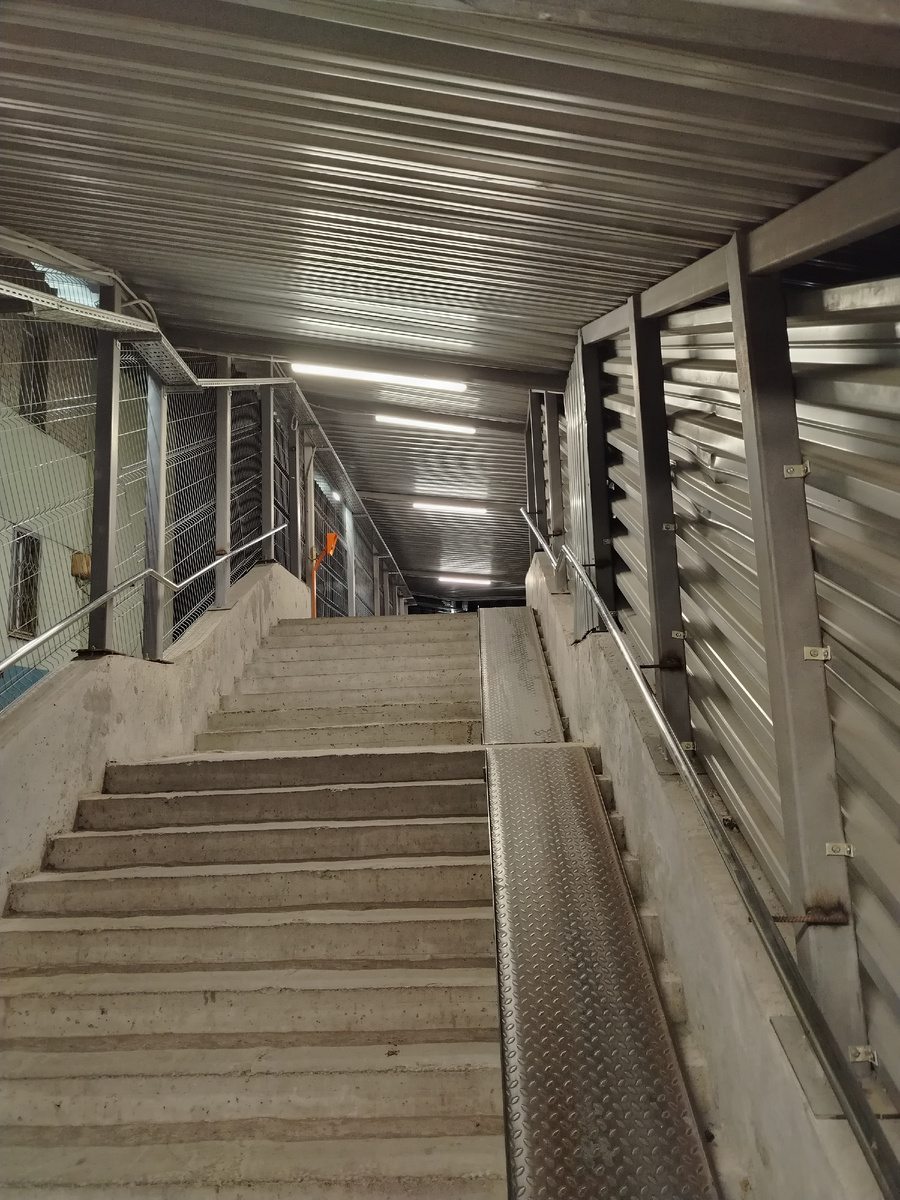 Лестница к поездам