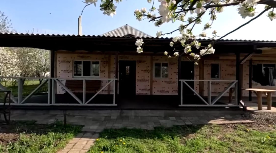 Наш дом с террасой из ДПК
