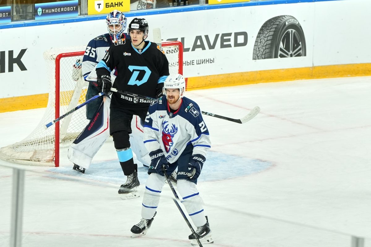    Торпедовцам не удалось справиться с Виталием Пинчуком, который в шести предыдущих матчах сезона шайб не забрасывал