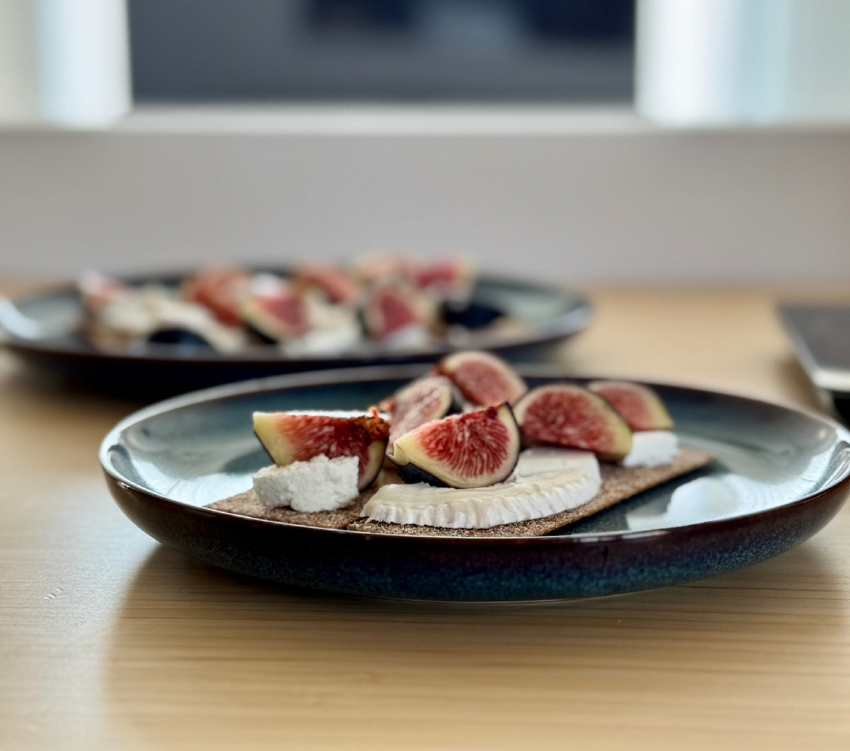 Козий сыр несет вам белков! Ну и жиров ))