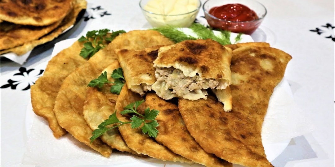 Секреты идеальных чебуреков: от шеф-повара для домашних кулинаров