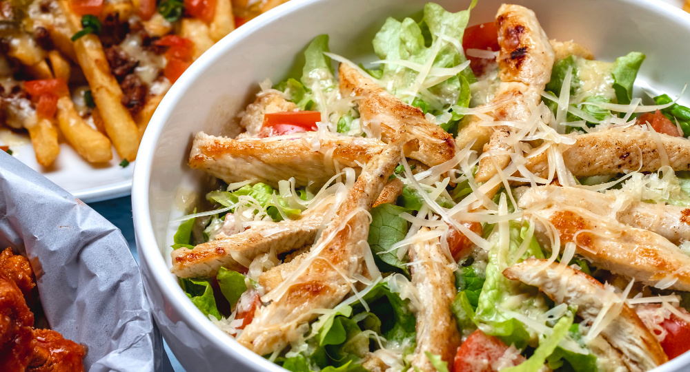 Салат Цезарь: открываем секреты легендарного блюда и делимся лучшими рецептами