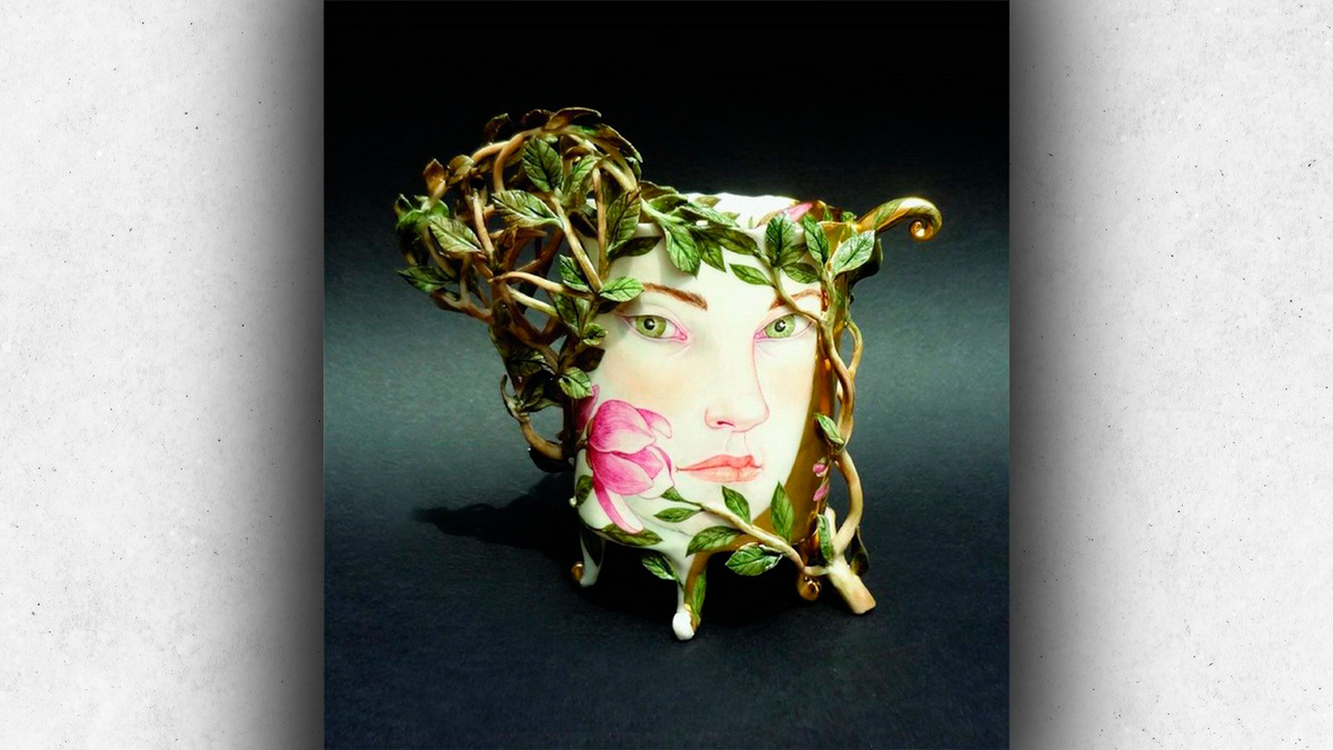 Работа Ирины Зайцевой, фарфор: изготовлены с использованием надглазурной и подглазурной краски и золота 14К и 18К →