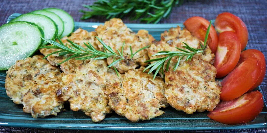 Рыбные котлеты: 10 лучших рецептов от классики до диетической кухни