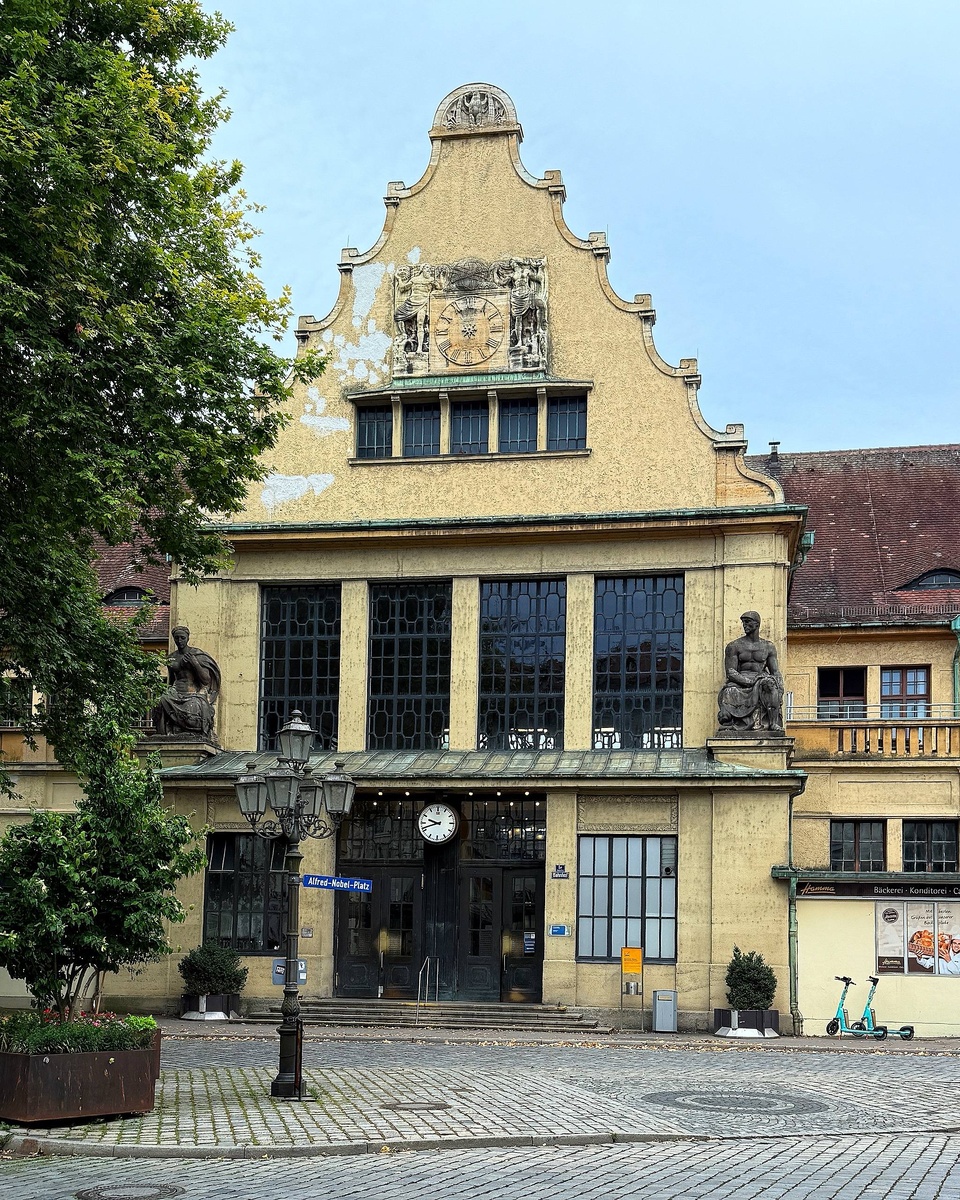 Центральный вокзал Линдау — главная  железнодорожная станция города. Фото автора Тамара Вибе.Июль 2025