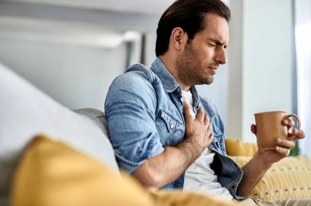    Как избавиться от рыбной кости в горле?