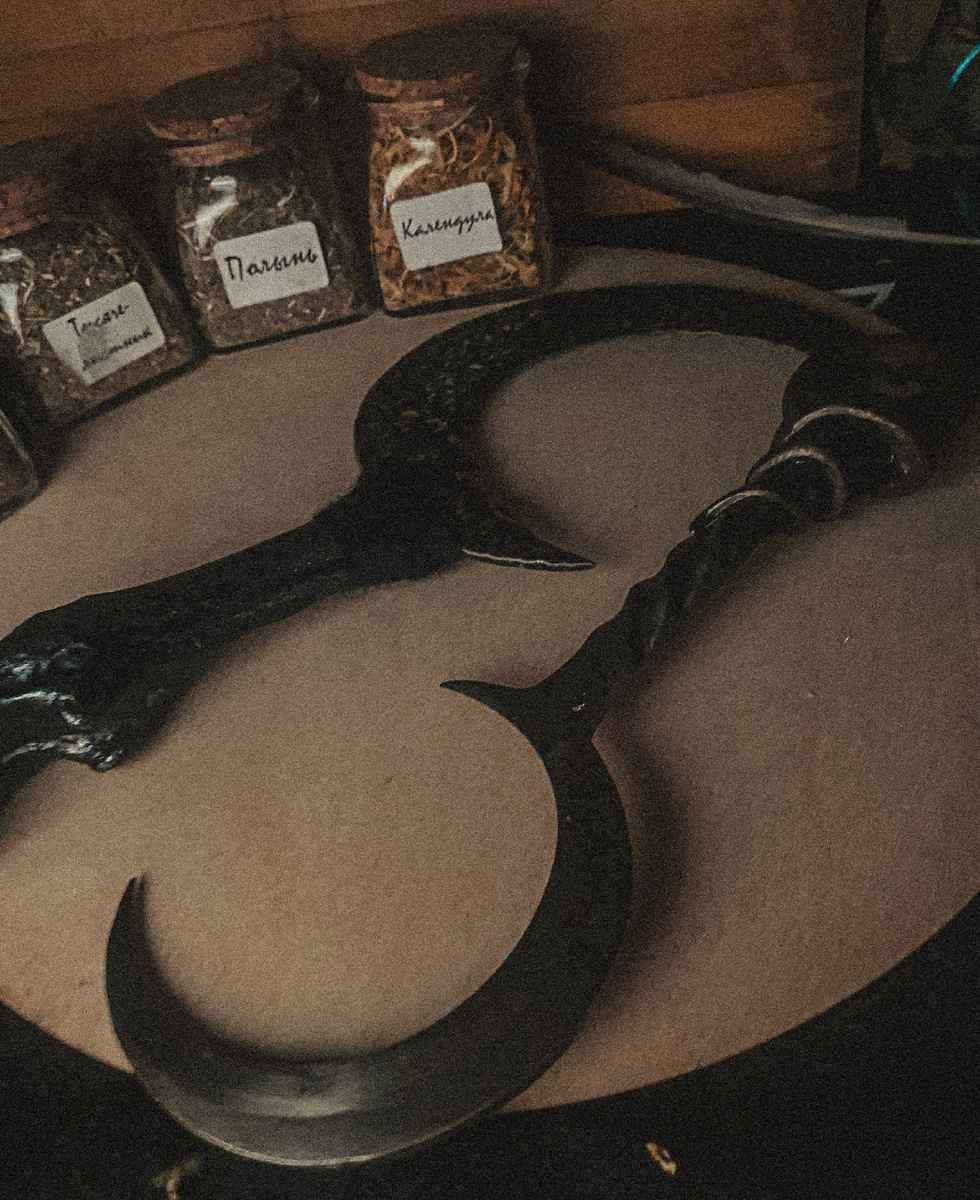 В руках мастера: коллекция серпов Совина