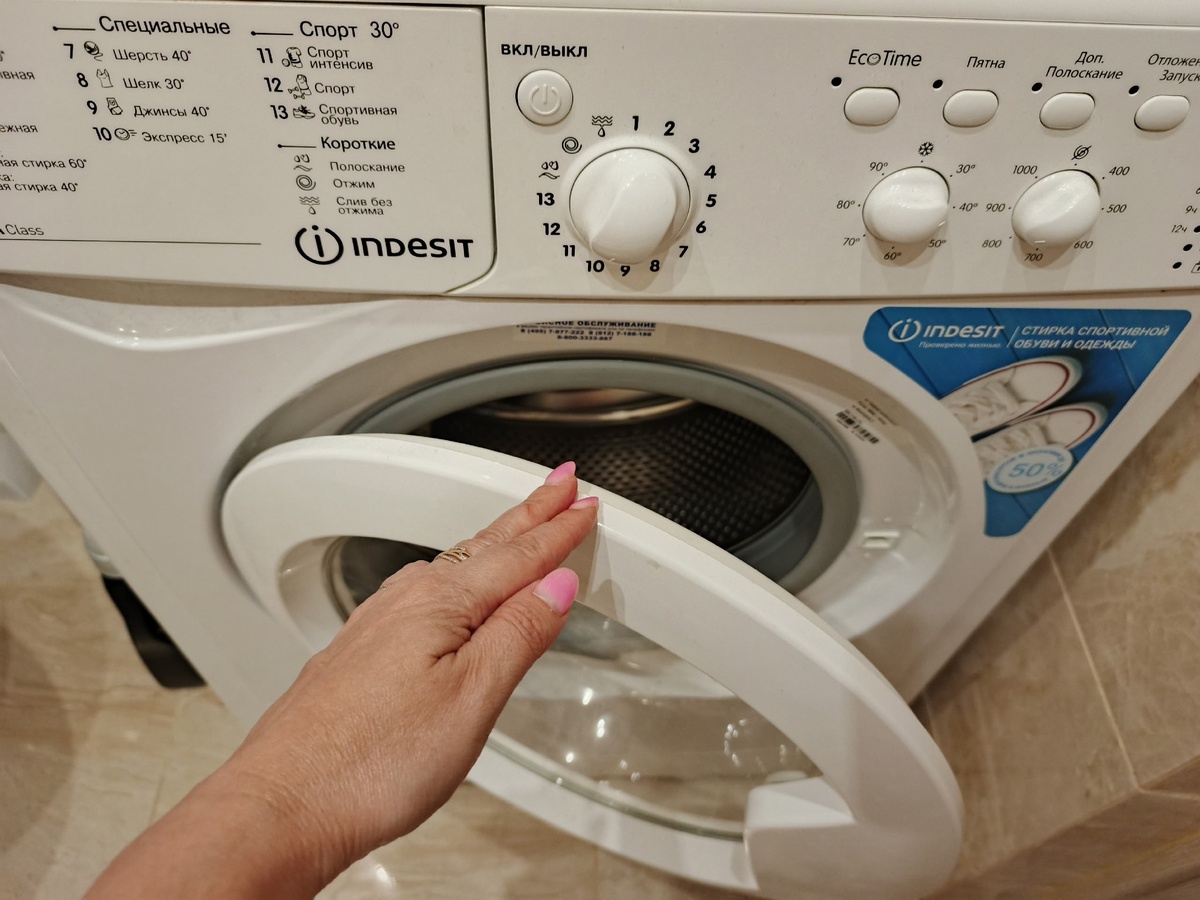    Зажмите две кнопки — и "стиралка" сама очистится от жижи из грязи, плесени и остатков порошка: залог вечной службы прибора