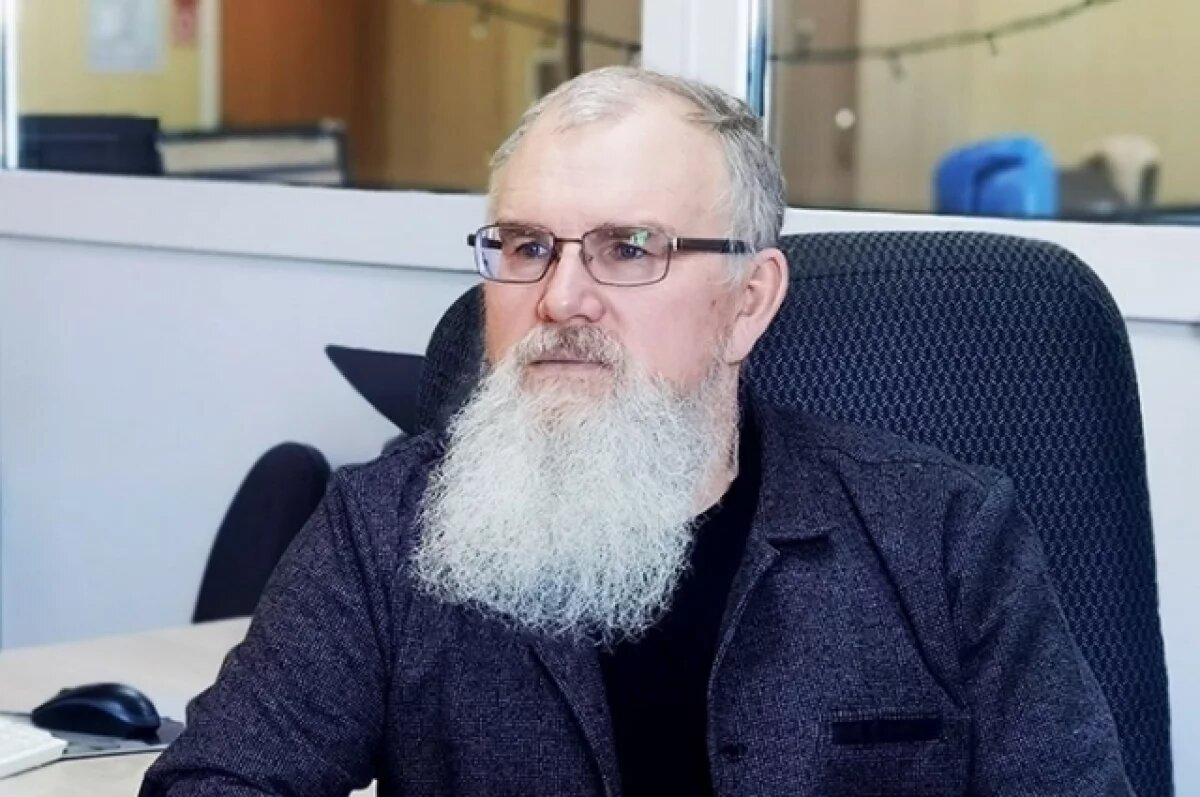    Алтайский инженер изобрел антигололедное покрытие, которое используют для Почетного караула в Москве.