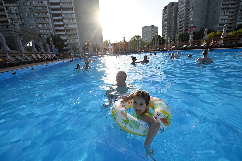    Несмотря на жаркую летнюю погоду, стать морским курортом Москве не суждено, но зимы будут становиться мягче Евгения ГУСЕВА
