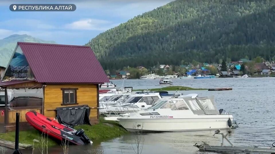    Телецкое озеро. Источник: "Толк"