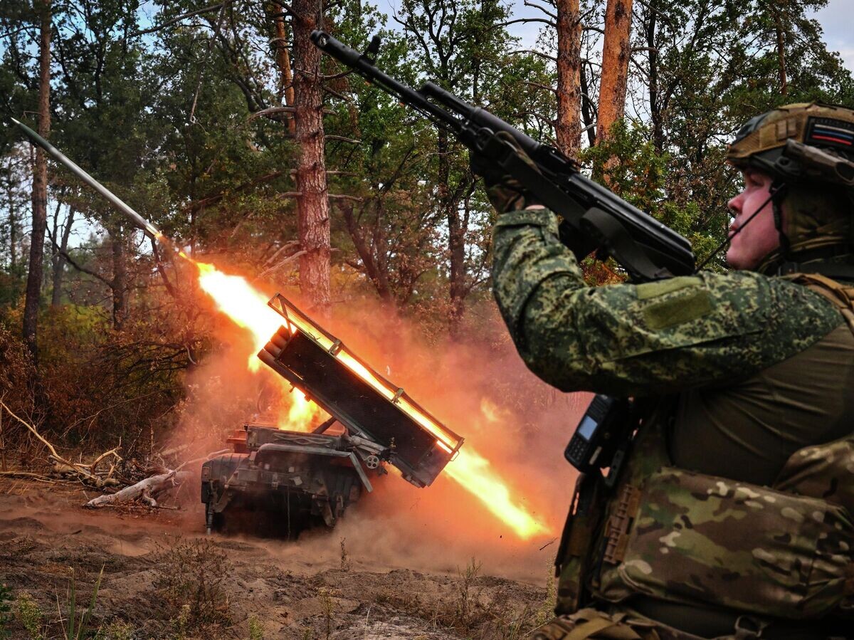    Боевая работа военнослужащих артиллерийского расчета РСЗО "Град" в зоне СВО© РИА Новости / Станислав Красильников
