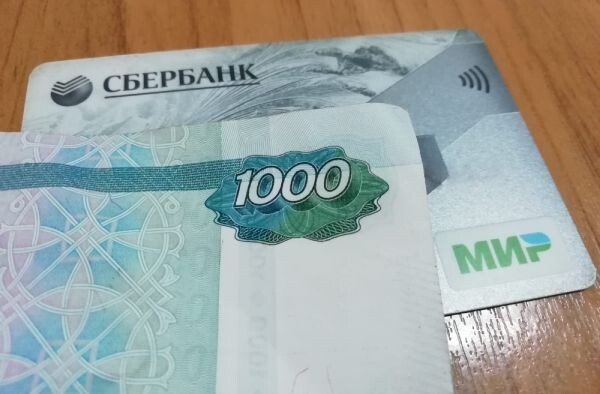 Стали известны переводы с карты на карту, за которые снимут налог 13%