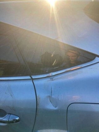    Автомобиль мужчины, на которого напал медведь. Фото: АиФ