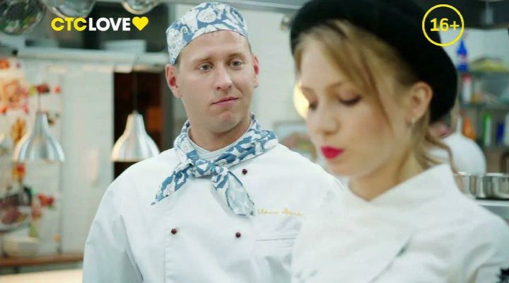 Упорно показывают сериал про усатого повара, который уже давно себя полностью дискредитировал в России, Вы поняли о ком речь идёт...