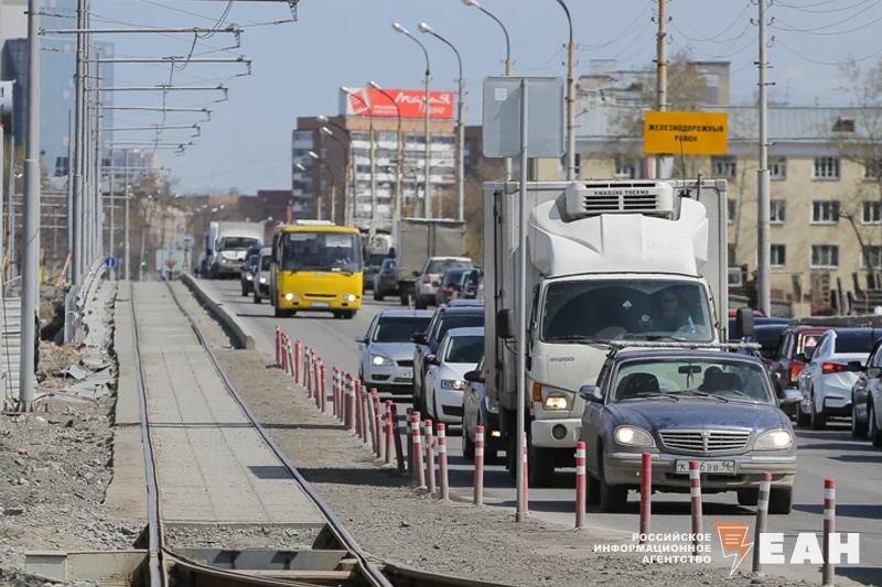    ЕАН. Автомобили на дороге