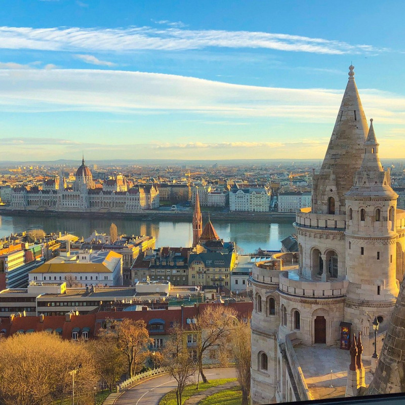 
Очертания бастиона, река, неоготическое здание. Все узнали?