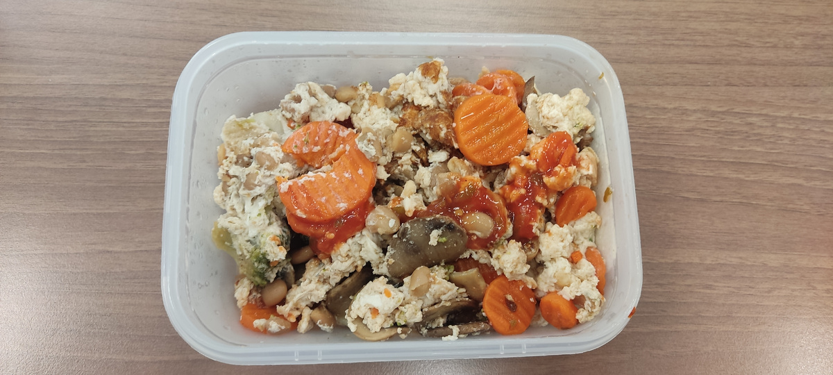 Завтрак, 3 тонны белка и овощи.