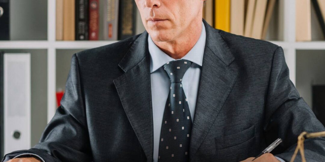 Почему в нашей компании меняются юристы на разных этапах вашего дела