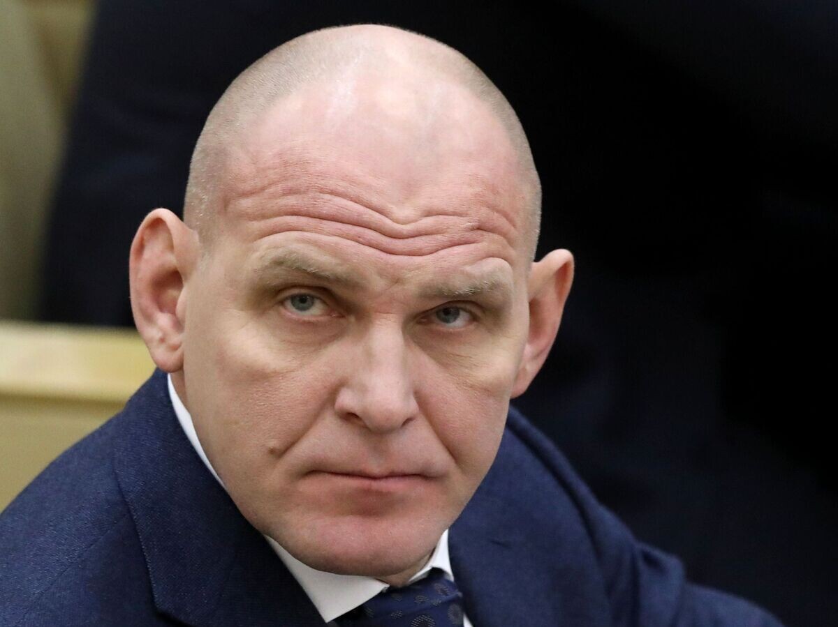    Член комитета Государственной Думы РФ по энергетике, трехкратный олимпийский чемпион по греко-римской борьбе Александр Карелин на пленарном заседании Госдумы РФ. 23 января 2019© РИА Новости / Илья Питалев