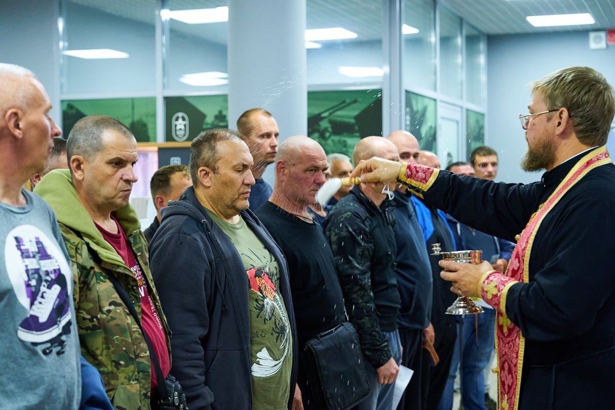    На защиту – под покровом молитвы