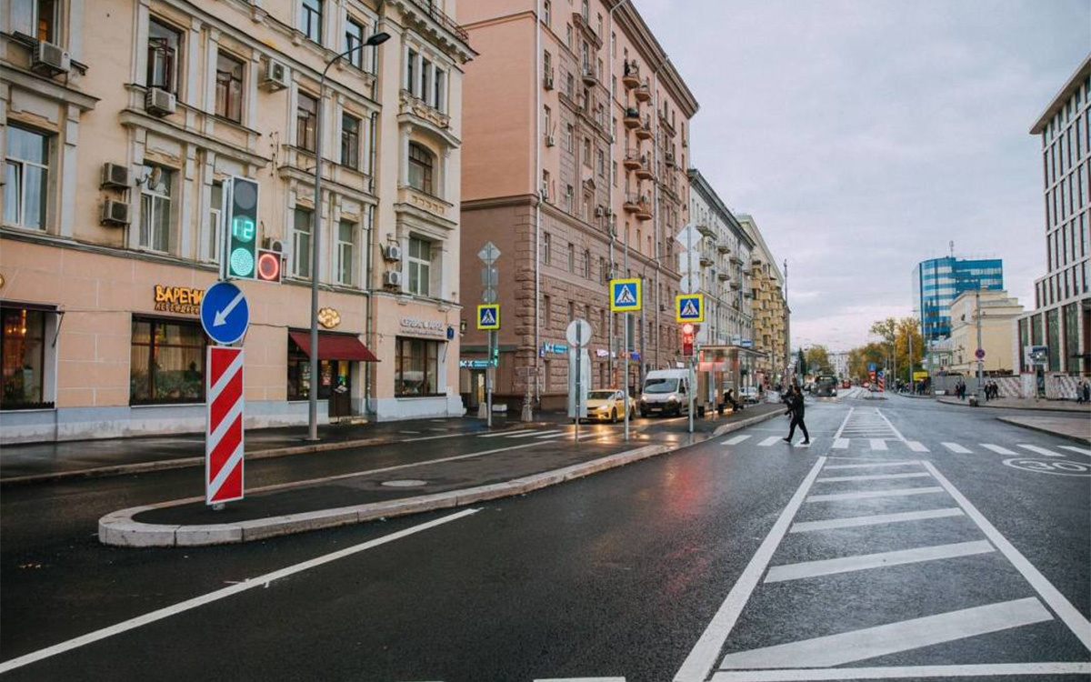 ЦОДД📷Островок безопасности (ОБ) предназначен для остановки пешеходов при переходе проезжей части в несколько приемов