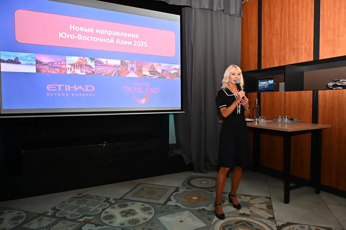     Региональный менеджер в России авиакомпании Etihad Airways Наталья Горюнова рассказывает о новых маршрутах. Москва. Фото: Наталия Устинова