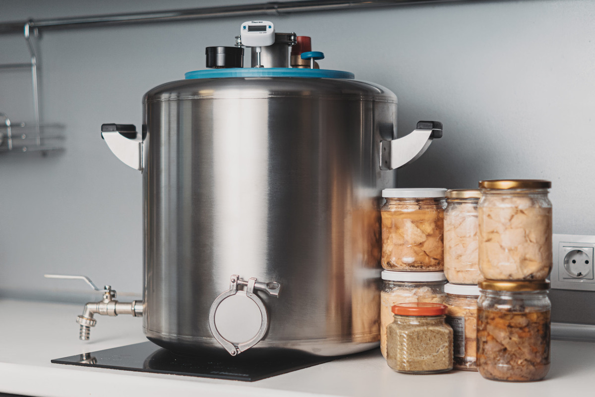     Wein 2 — корпус из AISI 304 и байонетная крышка.