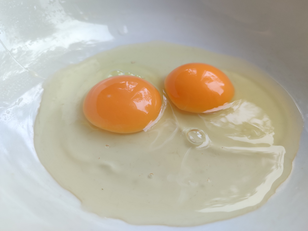 Убрав желток, можно приготовить омлет еще полезнее, белковый.