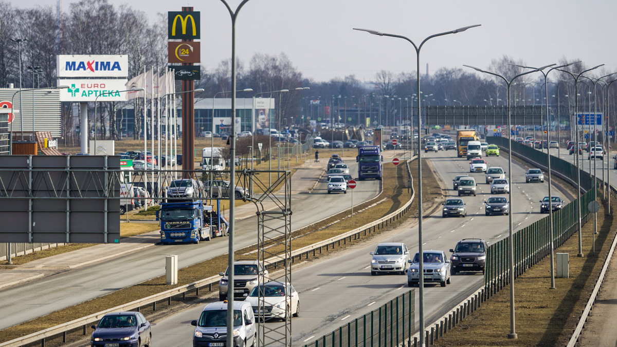 Автомобили на трассе в Латвии © Sputnik