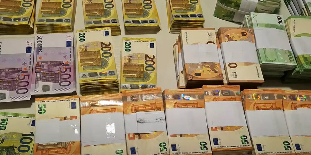 ЕЦБ впервые за годы призвал европейцев держать часть денег в виде «налички»