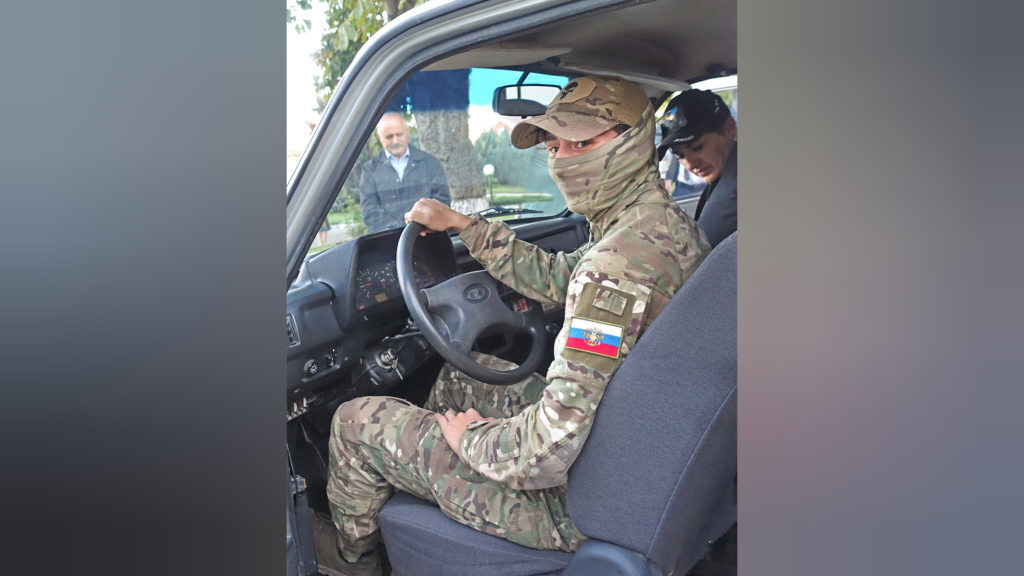    Шкода и "Нива" готовы к выполнению боевых задач. Фото Архипа Ларченко. Евгения Орлова