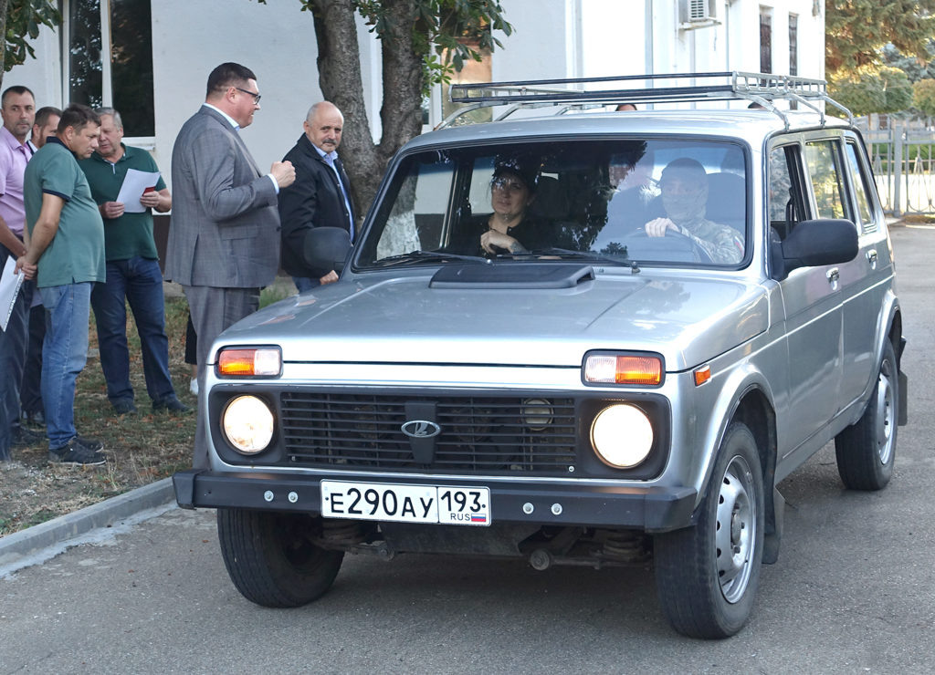    «В добрый путь и скорого возвращения домой!» — пожелал глава района Андрей Палий девушке, что вопреки всему встала на защиту Родины. Евгения Орлова