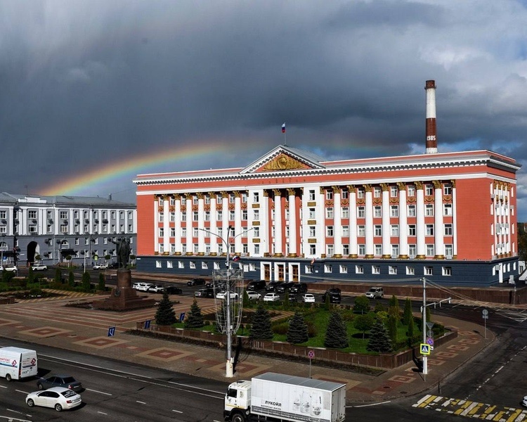     Губернатор поздравил курян с Днём города