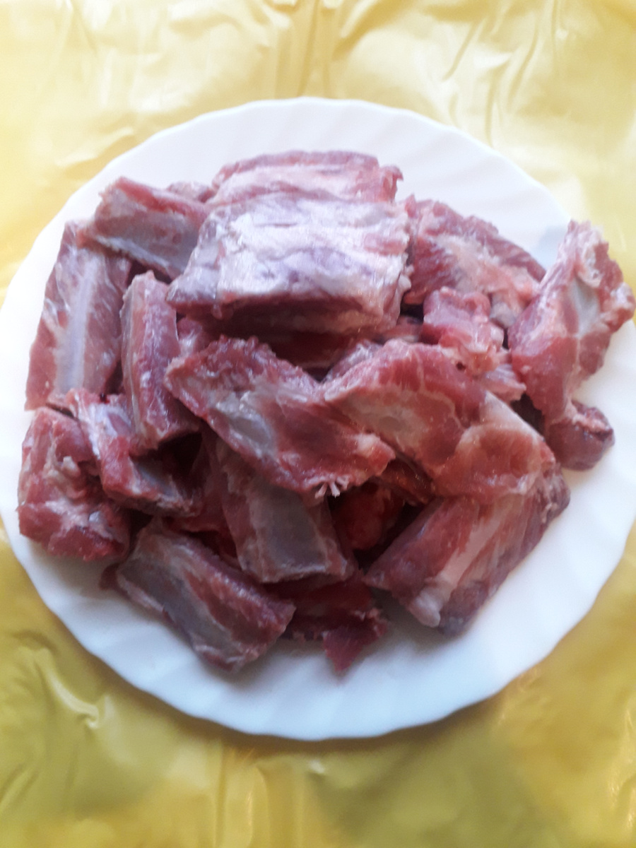 Фото 2. Порубленные свиные рёбрышки
